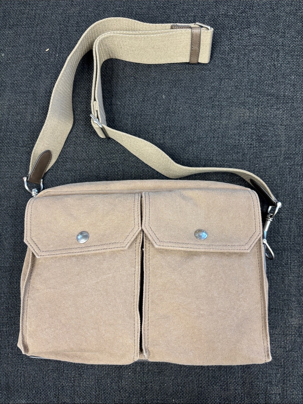 Canvas Messenger Bag in Light Brown - Casual Crossbody for Men